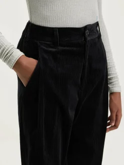 NICHOLSON & NICHOLSON Sand Boyfriend Corduroy Broek